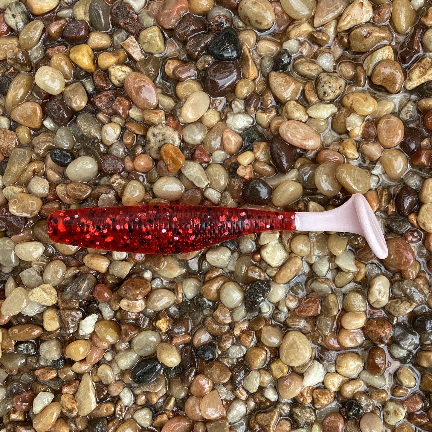 Thumper Strawberry w/white tail 3.8"