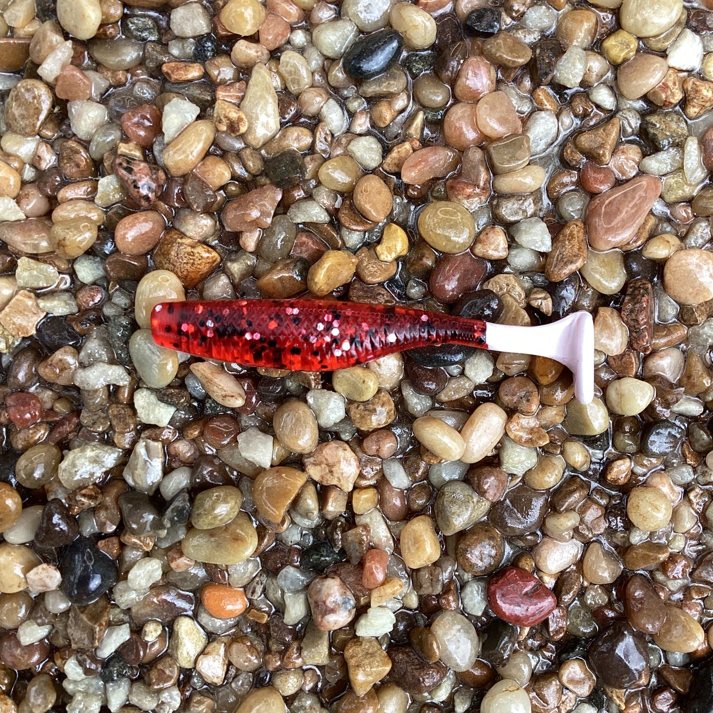 Thumper Strawberry w/white tail 2.5"