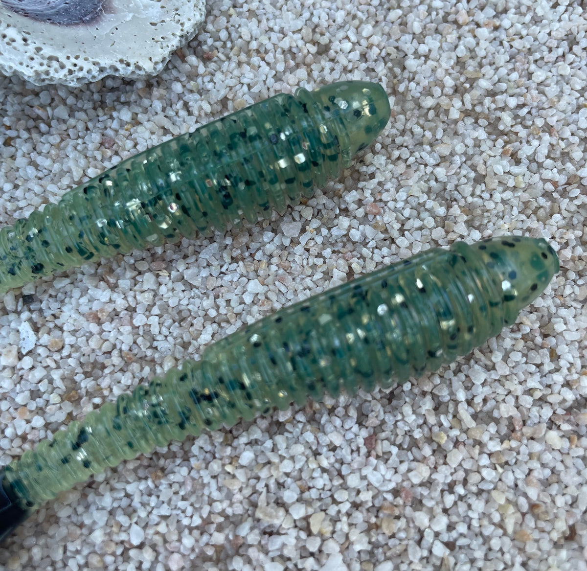 Flats Shad Natural Salt-N-Pepa 3.8” w/black tail dip